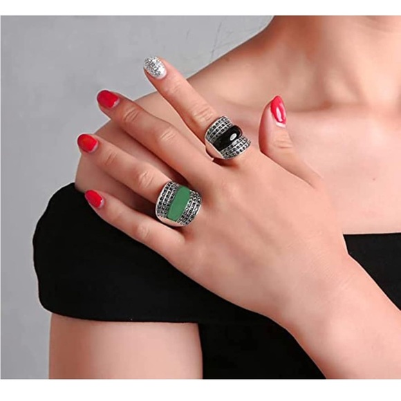 Vintage Green Crystal and Silver Statement Ring Size 8 - Picture 5 of 6